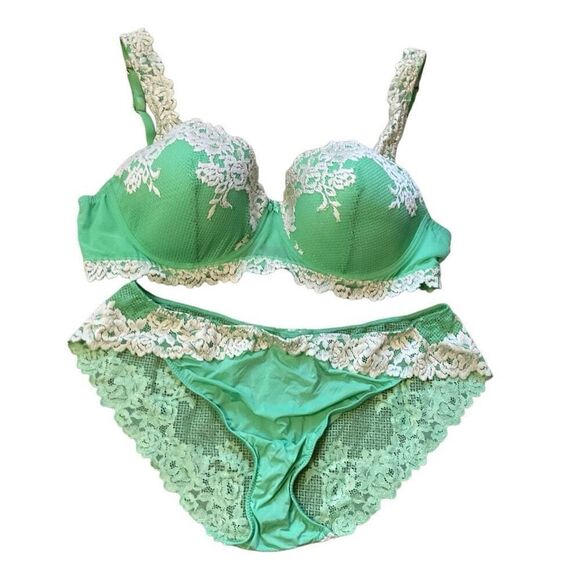 Intimissimmi green lace Pretty Flowers Sofia Balconette Bra and bottoms - Picture 1 of 8